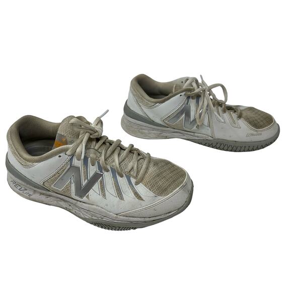 New Balance Size 7 Sneakers White Gray Lace Up Running Jogging Exercise Gym - Picture 2 of 7